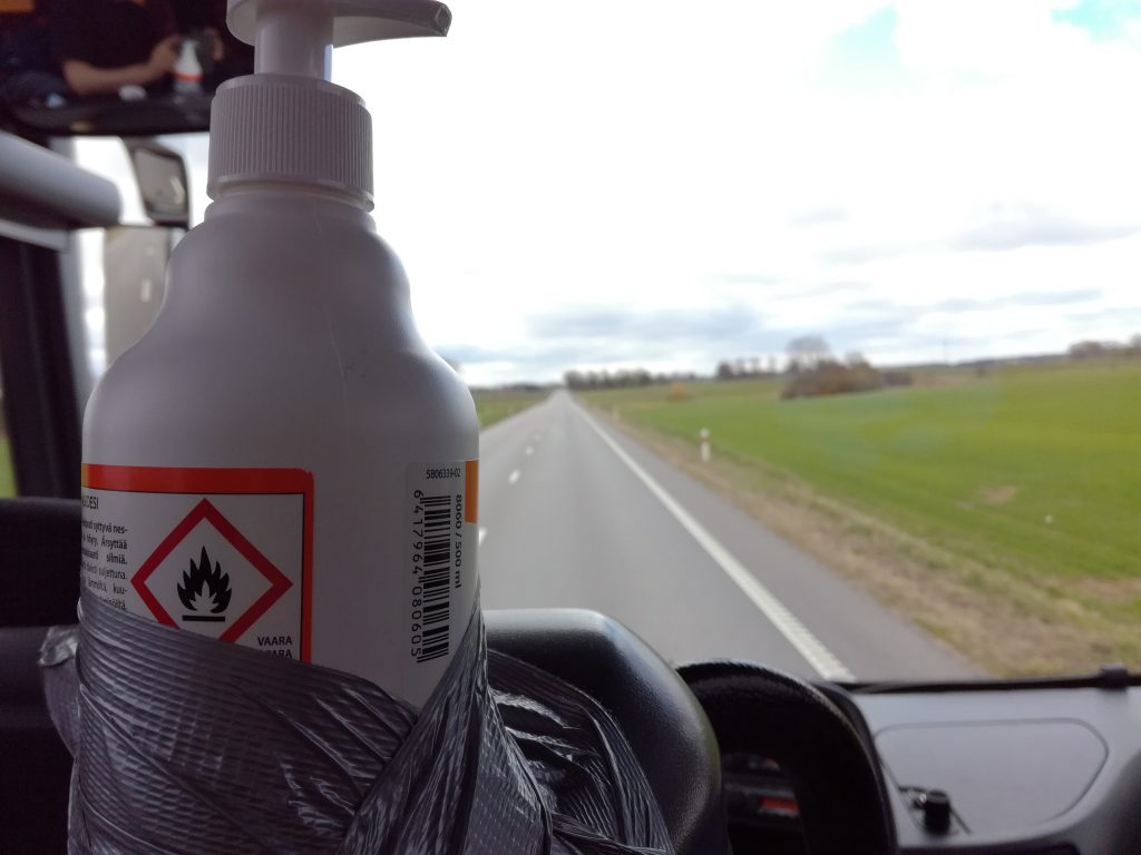 Hygienia on ollut aina meille tärkeeä.  Käsidesi teipattuna kiinni linja-autossa